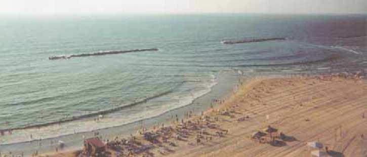 (Huygensov princip) i njihovom interakcijom nastaju pruge interferencije Plaža u Tel Avivu