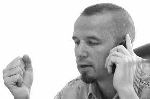 Uvodnik Medijski trivijalizam Iz broja u broj Sindikalnog lista pokuπavamo predstaviti aktivnosti Sindikata u razdoblju izmeappleu dva broja naπeg sluæbeniëkog glasila.