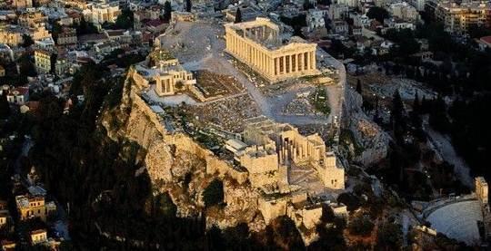 Χαλκοθήκη Βρισκόταν στα ανατολικά του ιερού της Βραυρωνίας Αρτέμιδος. Ήταν επίμηκες κτίσμα ορθογωνίου σχή