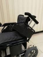 Κατασκευασμένο από αλουμινένιο σκελετό, επιχρωμιωμένο Με αναδιπλούμενο σκελετό Αδιάβροχη νάυλον ταπετσαρία Περιστρεφόμενο