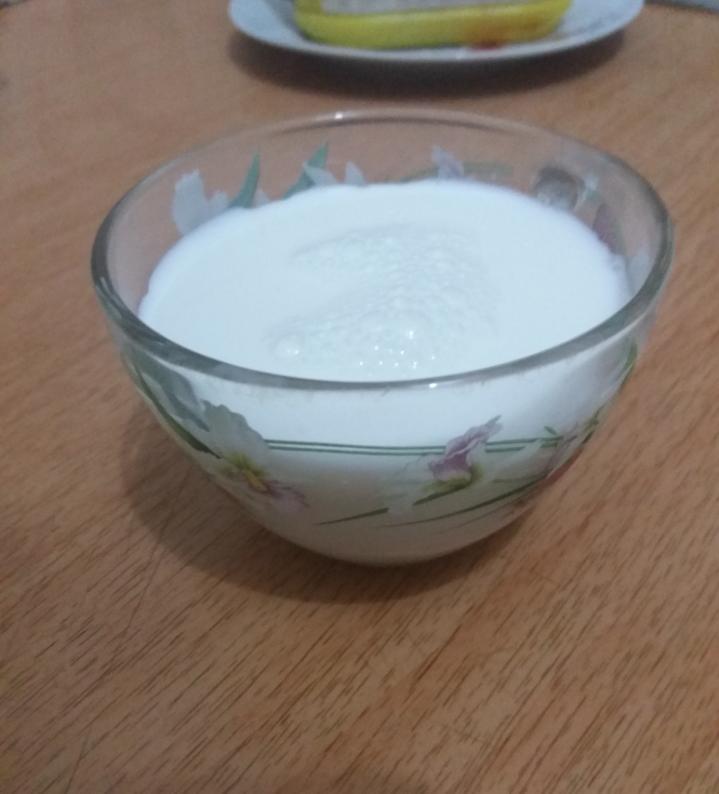 5.Και το γάλα Τέλος ανακατέψτε καλά τα υλικά για να γίνουν μια πάστα.