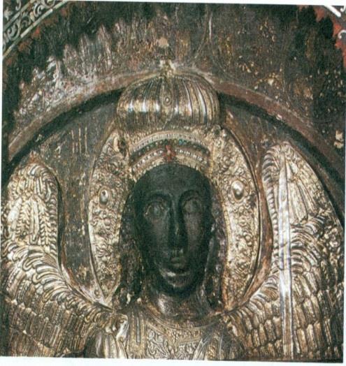 Στο Μανταμάδο της Λέσβου βρίσκεται ένα από τα σημαντικότερα προσκυνήματα του νησιού, η Ιερά Μονή του Ταξιάρχη, του Αρχιστράτηγου του Θεού και Αρχαγγέλου Μιχαήλ, που προστατεύει το ανθρώπινο γένος και