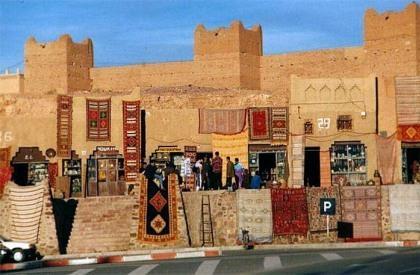 και το Μαρρακές, είναι από τις παλαιότερες μεσαιωνικές πόλεις του αραβικού κόσμου.
