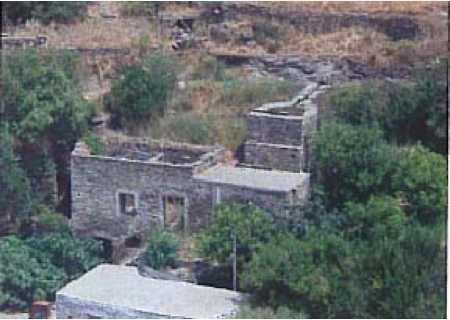 Το βουνό των Μύλων Μύλος που έχει μετατραπεί σε κατοικία Ο αριθμός των νερόμυλων στην Κέα δεν ξεπερνά τους 13 και φαίνεται ότι όλοι ήταν κατασκευασμένοι στο Μυλοπόταμο.