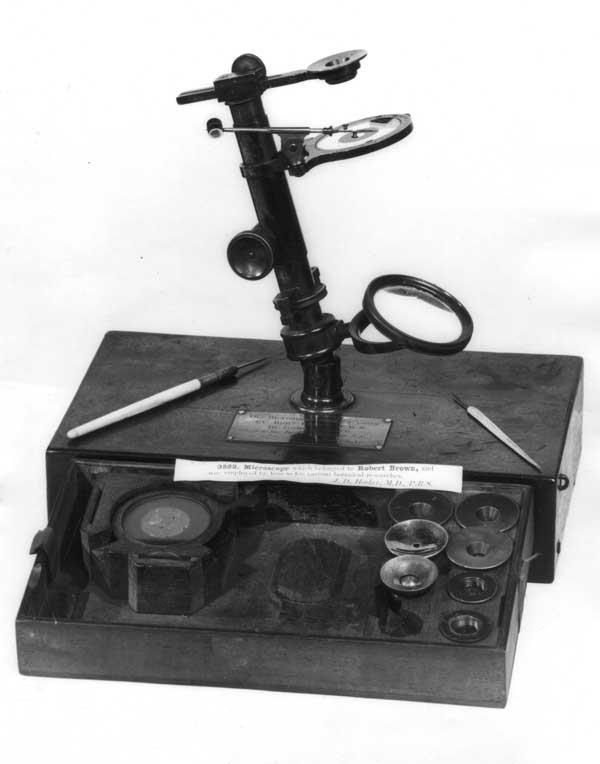 Ιστορική αναδρομή οπτικής μικροσκοπίας Φακός Δείγμα Κάτοπτρο Το μικροσκόπιο που κατασκευάστηκε από το