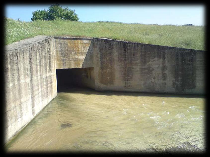 Εικόνα 22: Φράγμα μεταξύ Θεόπετρας και Αγίων Θεοδώρων, που διοχετεύει, μέσω καναλιού, μέρος των νερών του Ληθαίου προς τον Πηνειό ποταμό. Πηγή: http://3.bp.blogspot.