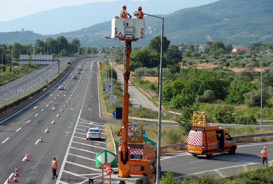 8 Η Συνεισφορά μας στην Ελληνική Κοινωνία Υγεία και Ασφάλεια Πελατών/ Χρηστών σε Συντονισμό με τις Τοπικές Αρχές και Φορείς Η Αυτοκινητόδρομος Αιγαίου, σύμφωνα με τη Σύμβαση Παραχώρησης, καθ όλη τη