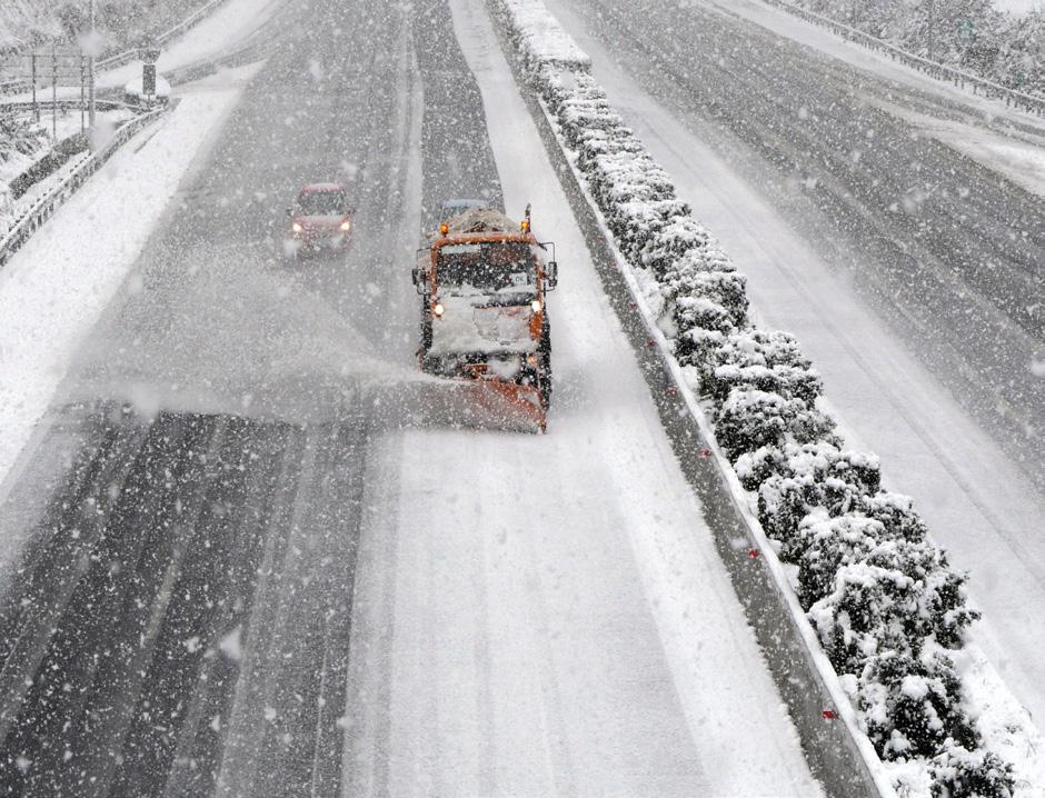 8 Η Συνεισφορά μας στην Ελληνική Κοινωνία Κινητή Σήμανση Για κινητές βραχυπρόθεσμες εργασίες, καθώς και για «κινητά συμβάντα» (π.χ. συνοδεία ειδικού φορτίου, κλπ) εφαρμόζεται η κινητή σήμανση.