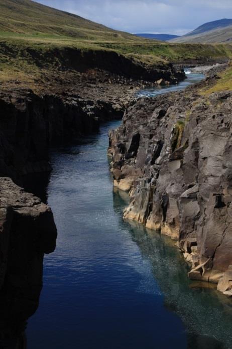 Jökulsá á Dal við Hjarðarhaga í ártíðarbúningum.