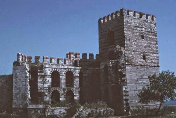 Οι Φρυκτωρίες Ήταν ειδικά κατασκευασμένοι πύργοι σε κορυφές, πάνω στους οποίους άναβαν