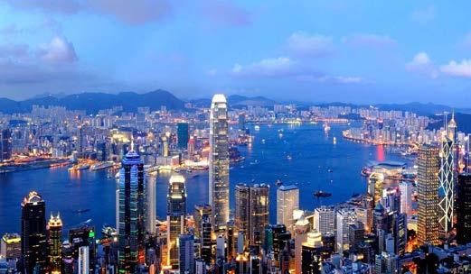 Θα σταθούμε στο λόφο Βικτόρια με την πανοραμική θέα των ουρανοξυστών του νησιού και του λιμανιού του. Το Χονγκ Κονγκ είναι στα πόδια μας, η Καουλούν απέναντι μας.