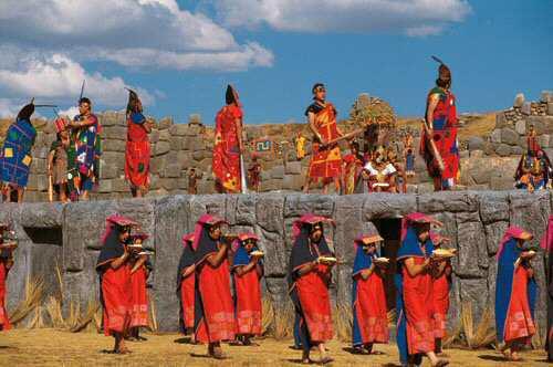 Στην αυτοκρατορία των Ίνκας, το Ίντι Ράιμι θεωρείτο η πιο σημαντική από τις τέσσερις γιορτές του Κούσκο. Διαρκούσε 9 ημέρες με χορούς και θυσίες ζώων για να εξασφαλιστεί η καλή σοδειά.