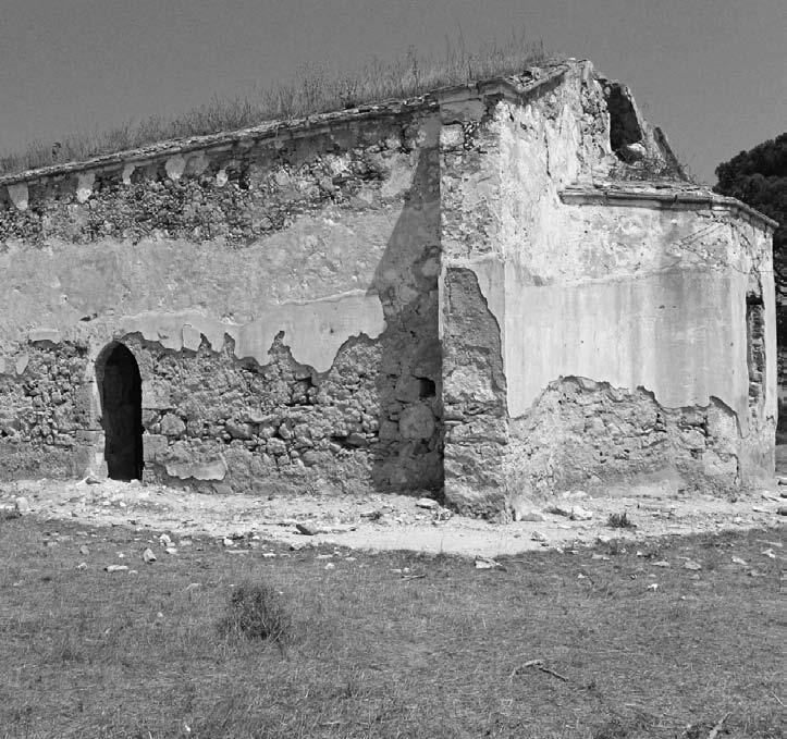 Και αυτό γιατί, όπως αναφέρεται στις σχετικές ειδοποιήσεις στα υπό αναφορά τεμάχια, υπάρχει «αρχαίο μνημείο».