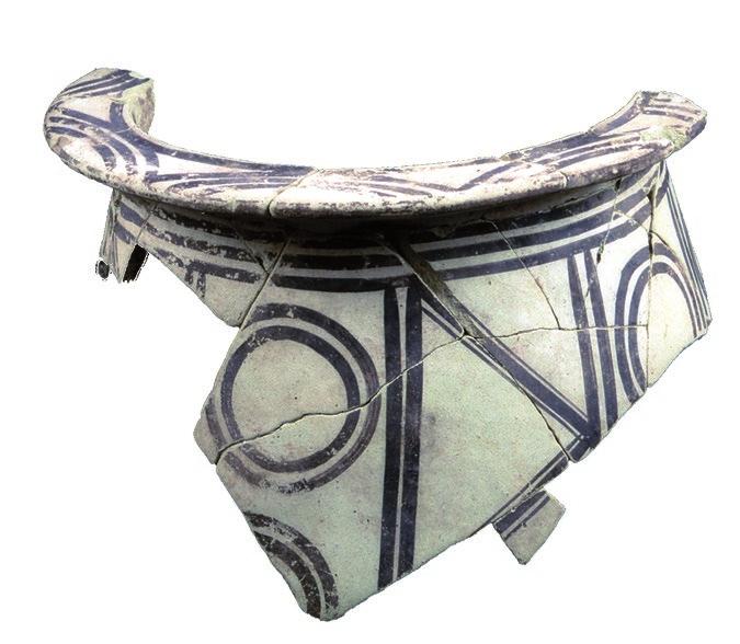 Ένα ιδιαίτερο στοιχείο αυτών των τάφων είναι το γεγονός ότι δεν ήταν κατασκευασμένοι σε πρανή του υψώματος, όπως συνηθιζόταν στη βορειοανατολική Πελοπόννησο, αλλά στο επίπεδο έδαφος ενός ψηλού