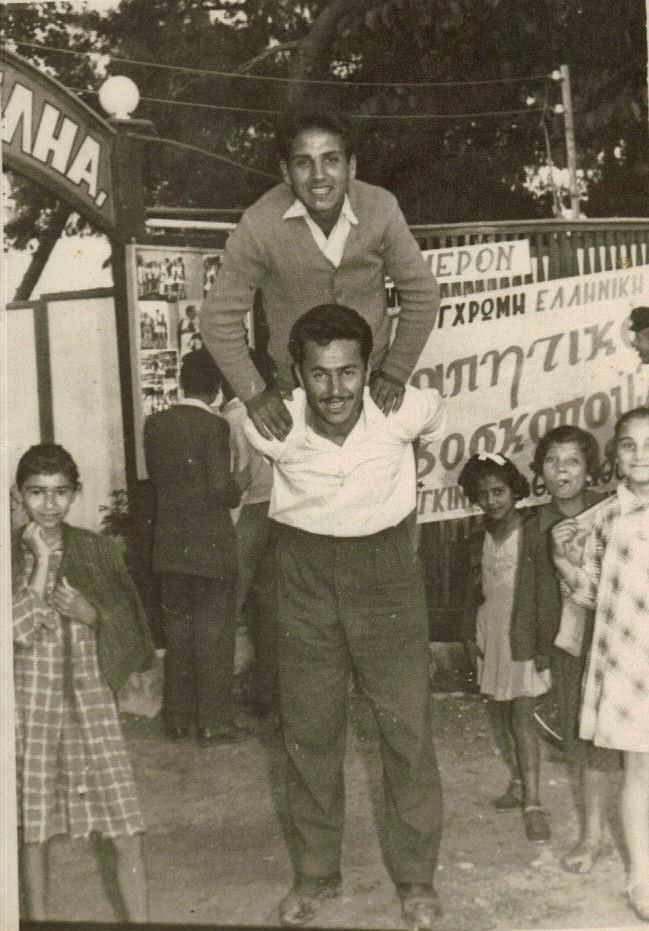 Το 1956, παρουσιάστηκε στην πόλη μας η πρώτη έγχρωμη ελληνική ταινία, Ο Αγαπητικός της βοσκοπούλας, στον κινηματογράφο ΕΛΗΑ. Κιν/φος ΕΛΗΑ.