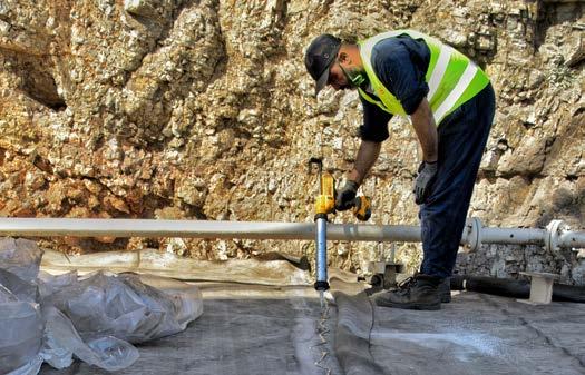 7 Το CC αγκυρώθηκε αρχικά στην κορυφή των πρανών σε επιφάνειες από σκυρόδεμα με τη χρήση καρφιών τύπου Hilti (37x3,5 mm) με διάμετρο χαλύβδινης ροδέλας 23 mm για να