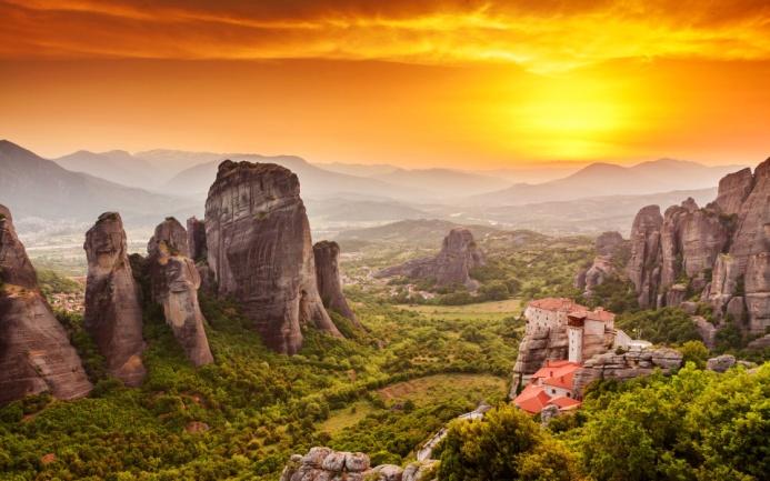 πόλη με σημαντικά αξιοθέατα, όπως : Τα Μετέωρα Το Ασκληπιείο