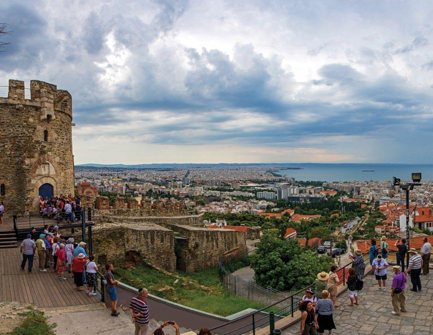 ΓΕΝΙΚΑ ΣΤΟΙΧΕΙΑ Η Άνω Πόλη ή Παλιά Πόλη της Θεσσαλονίκης βρίσκεται στα ΒΔ της πόλης, κτισμένη σε λόφο με βραχώδες