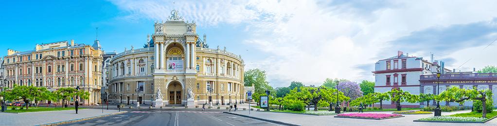 TRAVEL IDENTITY Μας αρέσει να εξερευνούμε και να ανακαλύπτουμε μια «διαφορετική» Ευρώπη, έξω από τα καθιερωμένα και τους χιλιοδιαφημισμένους προορισμούς.
