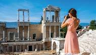Η σημερινή μέρα είναι αφιερωμένη στη Φιλιππούπολη (βουλγαρικά Πλόβντιφ), την πόλη που έκτισε ο βασιλιάς Φίλιππος Β.