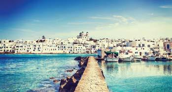 Τη μαγευτική εικόνα συμπληρώνει το μικρό νησάκι με το φράγκικο (Μέσα ή Κάτω) κάστρο που συνδέεται με τη στεριά με μια μονότοξη πέτρινη γέφυρα.