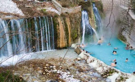 Χρόνος για φαγητό, για να δοκιμάσουμε νεροβούβαλο, τοπική σπεσιαλιτέ, που το κρέας του θεωρείται το καλύτερο και εκτρέφονται σε φάρμες στην λίμνη.