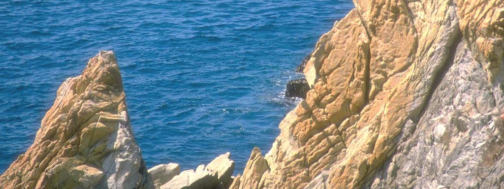 Κίνα. Όµως, η Μεξικάνικη Ανεξαρτησία που επετεύχθη το 1821 και µια σταθερή ύφεση του εµπορίου, τερµάτισε την πρώτη περίοδο ακµής του.