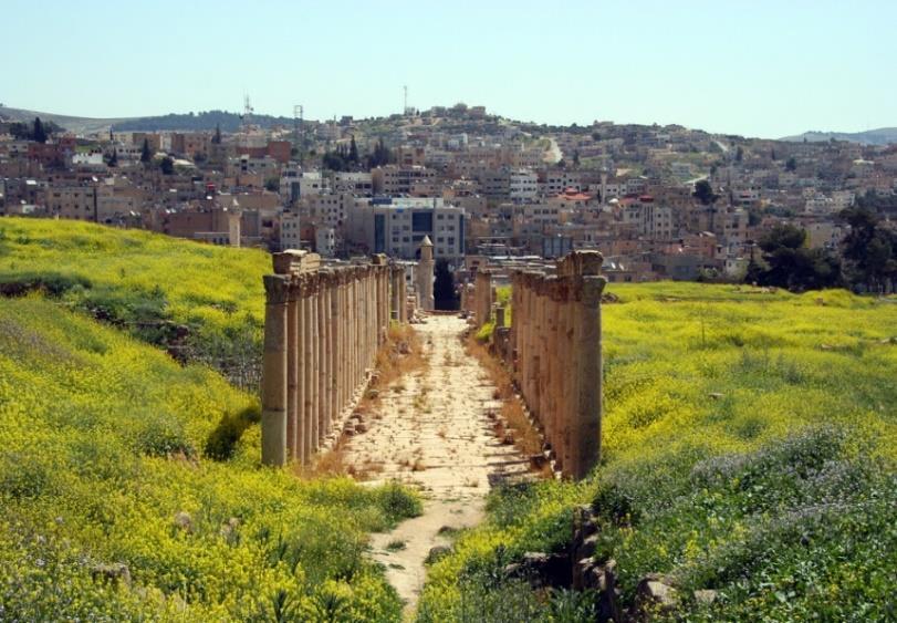 Εδώ θα φιλοξενηθούμε για δύο βράδια, για να γνωρίσουμε την κοσμοπολίτικη πλευρά αλλά και τους αρχαιολογικούς θησαυρούς που κρύβει στη ζεστή αγκαλιά του και μετά θα κατηφορίσουμε για την έρημο.