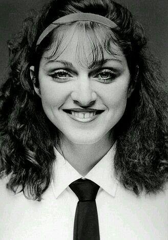 Madonna Η Μαντόνα Λουίζα Βερόνικα 16 Αυγούστου 1958) είναι Αμερικανίδα