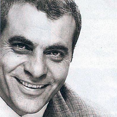 Στέλιος Καζαντζίδης Ο Στέλιος Καζαντζίδης (29 Αυγούστου 1931-14 Σεπτεμβρίου 2001) ήταν σπουδαίος Έλληνας λαϊκός τραγουδιστής.