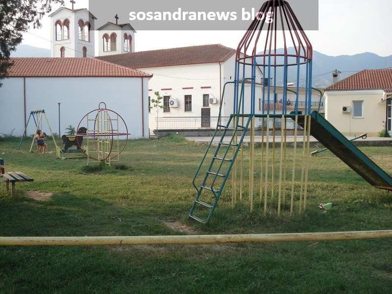 ΤΟΠΙΚΗ ΟΙΚΟΝΟΜΙΑ Η κύρια ασχολία των κατοίκων είναι η γεωργία (ροδάκινα) και η κτηνοτροφία. ΨΥΧΑΓΩΓΙΑ Η Σωσάνδρα αποτελεί πόλο έλξης για τους κατοίκους της Αλµωπίας καθώς και για τους τουρίστες.