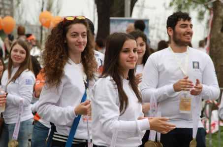 Εθελοντισµός Ο εθελοντισµός αποτελεί ίσως το σηµαντικότερο παράγοντα επιτυχίας του Διεθνούς Μαραθωνίου «ΜΕΓΑΣ ΑΛΕΞΑΝΔΡΟΣ» και τα στελέχη του κερδίζουν τον σεβασµό και την αναγνώριση από τους