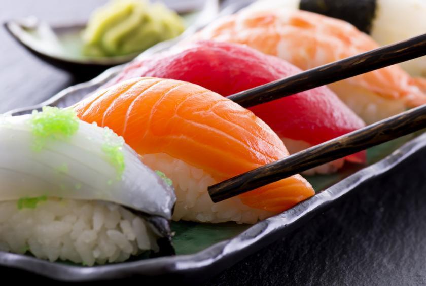 80 Chef's Selection of the day / Επιλογή του σεφ απο SASHIMI nigiri 106. SHAKE (4PS) 6.20 Salmon / Σολομός 107.