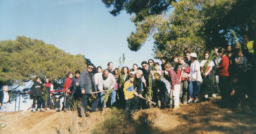 Σ αυτό το διάστημα είδαμε τους εκπαιδευτικούς με την Περιβαλλοντική Εκπαίδευση. Στην παθητική ακρόαση ( που υπάρχει ακόμα στα σχολεία μας) να αντιπαραθέτουν την ενεργητική συμμετοχή.