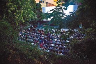 σινεμά) με στόχο την ανάδειξή της σε πολιτιστικό κέντρο και την προσέλκυση των μόνιμων κατοίκων, των επισκεπτών και των τουριστών.