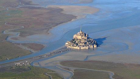 4η ΗΜΕΡΑ: ΣΑΙΝ ΜΑΛΟ (SAINT-MALO) - ΜΟΝ ΣΑΙΝ ΜΙΣΕΛ (MONT ST-MICHEL) ΑΝΖΕ (ANGERS) (ή ΡΕΝ) [Οδική διαδρομή, επισκέψεις, συνολικά 200 km] Σύντομη πρωινή βόλτα στην παλιά καστρόπολη του Σαιν Μαλό, που