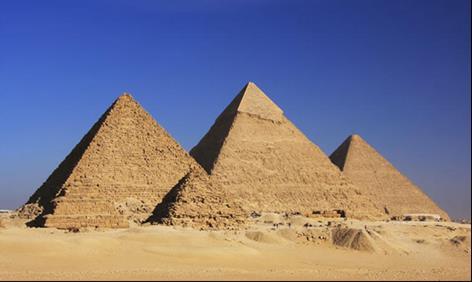 Η πρώτη πυραμίδα ήταν η Βαθμιδωτή του Φαραώ Ζονέρ. Σιγά σιγά η μορφή άρχισε να αλλάζει.