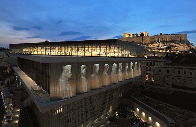 Νέο μουσείο Ακρόπολης Αθηνών Το μουσείο χαράζει μια μακραίωνη ιστορία μέσα στο χρόνο μέχρι να καταλήξει στη σύγχρονη μορφή του πολυδύναμου και πολυδιάστατου πολιτιστικού οργανισμού.