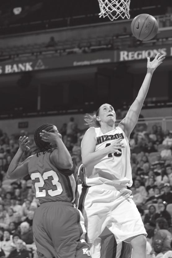 27, 2007) All-Time 2,000 points - 1,000 rebounds Name School Points Rebounds Suzie Snider Eppers (1974-77) Baylor 3,861 2,176 Lynette Woodard (1978-81) Kansas 3,649 1,714 Carolyn Thompson (1981-84)