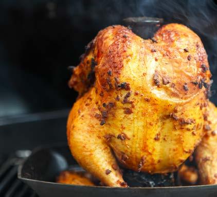 2 Αλείψτε το κοτόπουλο με ελαιόλαδο και στη συνέχεια ρίξτε άφθονη ποσότητα από το ξηρό άλειμμα και τρίψτε το καλά κάνοντας μασάζ μέσα στο δέρμα.