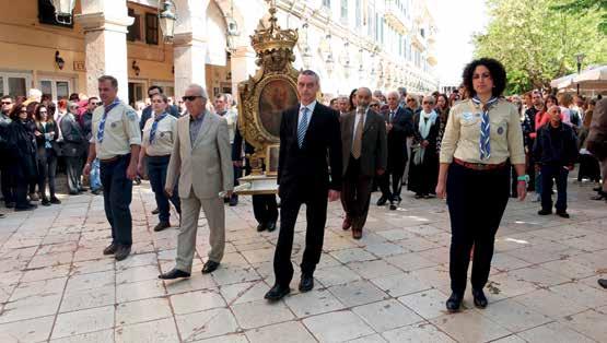 Λιτάνευση της εικόνας της Αναστάσεως στο Λιστόν 18:00 Ι.Ν. Αγ. Τριάδος (Γαρίτσα) 19:30 Εσπερινός της Αγάπης στον Μητροπολιτικό Ναό, προεξάρχοντος του Σεβ. Μητροπολίτη κ.κ. Νεκταρίου, όπου διαβάζεται το Ευαγγέλιο σε όλες τις γλώσσες.