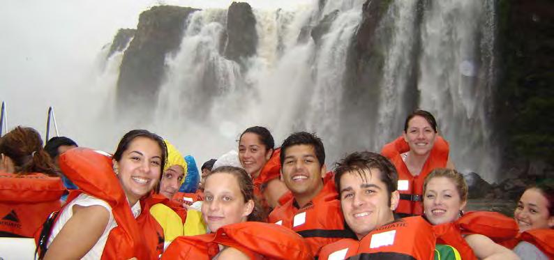 FULL DAY CATARATAS ARGENTINA CON GRAN AVENTURA ΚΑΤΑΡΡΑΚΤΕΣ ΚΑΙ ΚΡΟΥΑΖΙΕΡΑ ΣΤΟ ΠΟΤΑΜΙ Έναρξη: 08:00 Διάρκεια:10 ώρες Αντιμετωπίστε τη δύναμη των ισχυρών καταρράκτες Iguazu από κάθε γωνιά,