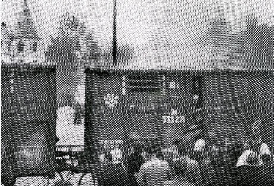 Απελαυνόμενοι Παράνομη λήψη φωτογραφίας μιας φορτάμαξας στην οποία χιλιάδες εχθροί του έθνους είχαν επιβιβαστεί για να εκτοπιστούν σε στρατόπεδο Γκούλαγκ, το 1941.