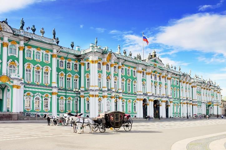 Με τη βοήθεια το ξεναγού μας, θα έχουμε μια πρώτη γνωριμία με τη ρωσική πρωτεύουσα, όπου μεταξύ άλλων θα δούμε το ιστορικό της κέντρο, την Κόκκινη Πλατεία (Κράσναγια), που πήρε το όνομά της από το