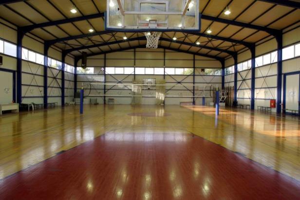 Η προνομιούχος θέση στο SPORTCAMP προσφέρει εγγύτητα: Στις πλήρεις αθλητικές εγκαταστάσεις της περιοχής Στα Γεράνεια Όρη για προπόνηση σε υψόμετρο Στον Κορινθιακό Κόλπο και στη Λίμνη