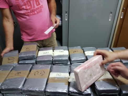 Ισημερινό, με τελικό προορισμό τη χώρα μας και δηλωμένο φορτίο μπανάνες.