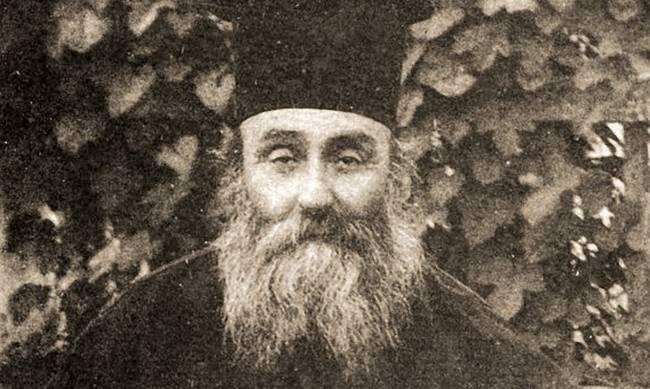 Κάποια μέρα είχε προχωρήσει ο όρθρος αρκετά, αλλά πρόσφορο δεν φαινόταν πουθενά. Έστειλε να ψάξουν στους φούρνους και στις νοικοκυρές που πάντα είχαν.