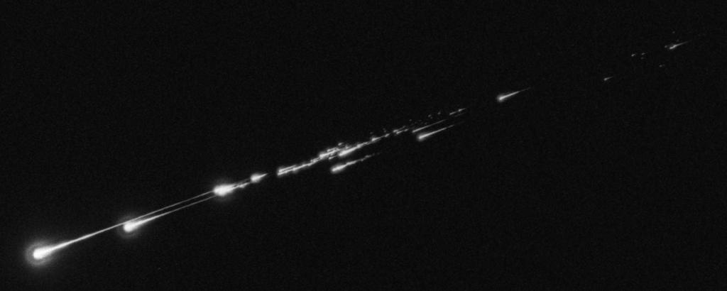 4.2.2 Εξοπλισμός (i) Ο αισθητήρας (detector), π.χ. κάμερα, ο οποίος αναγνωρίζει το φως από το μετέωρο και τις λοιπές πηγές (sources) στο πεδίο και το μετατρέπει σε σήμα (signal) π.χ. Ηλεκτρόνια.