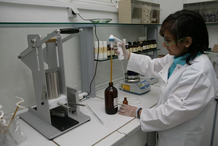 Σιρόπια: Είναι παχύρρευστα διαλύματα, με 66% περιεκτικότητα καθαρού σακχάρου στο νερό (π.χ. απλό σιρόπι) 