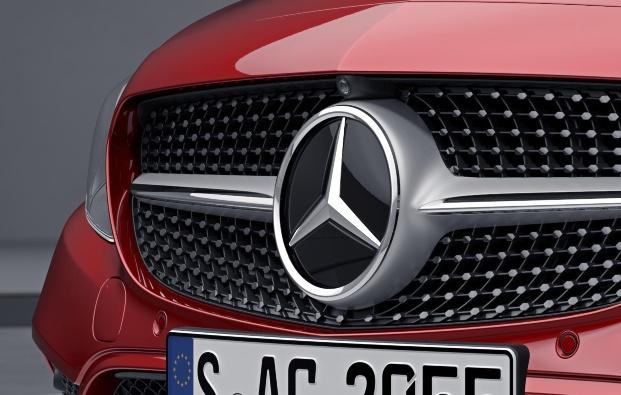 Mercedes-Benz Intelligent Drive. Σε ώρα αιχμής, σε μεγάλες, νυχτερινές διαδρομές ή σε άγνωστους δρόμους η νέα Mercedes-Benz C-Class Cabrio σάς ξεκουράζει, ειδικά σε αγχώδεις καταστάσεις.